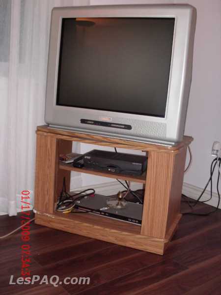 Télé 27'' avec meuble et DVD