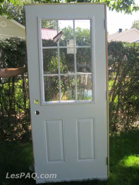 Porte d'entrée de maison ou chalet