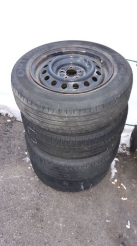 Rims 15 pouce + 4 pneus hiver + 4 pneus
